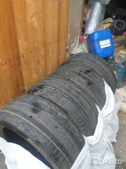 Pirelli P Zero 295/35 R21