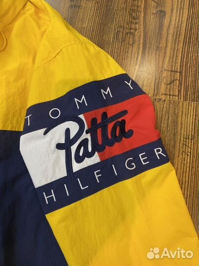 Куртка -ветровка tommy hilfiger