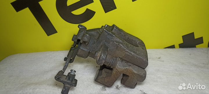 Суппорт задний правый Toyota Corolla, Auris