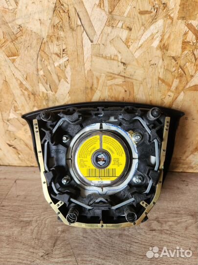 Подушка безопасности в рулевое колесо Kuga 1