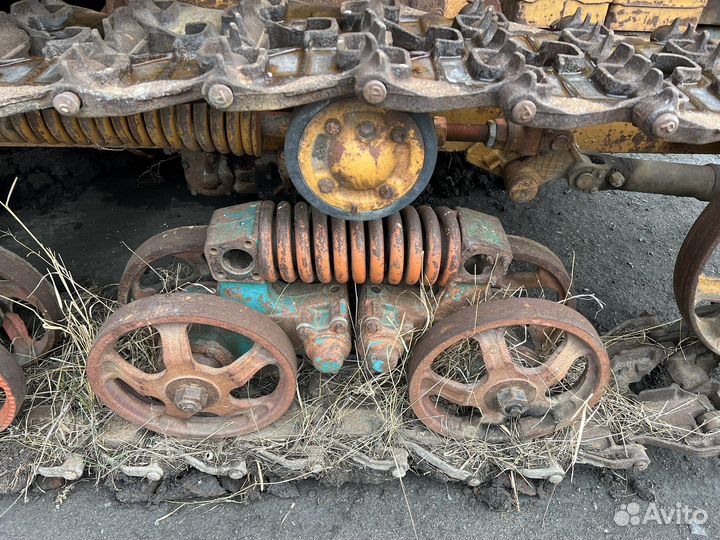 Продаю трактор Т-150 гусеничный по запчастям