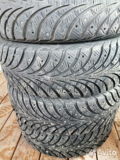 Goodyear UltraGrip Extreme 215/65 R16 98H