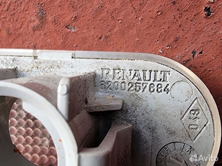 Повторитель на крыло 8200257684 Renault