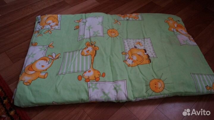 Подушка,пододеяльник,2 простыни на резинках