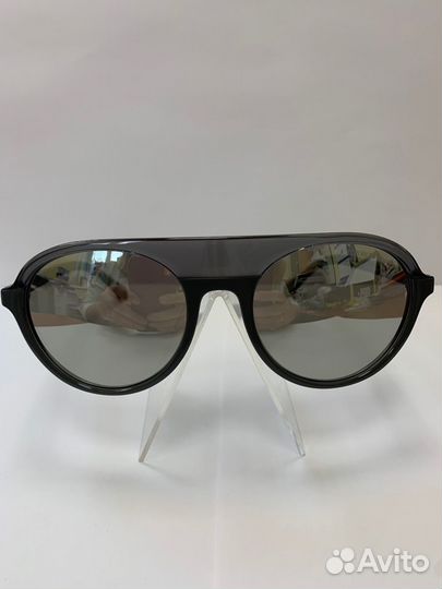 Очки солнцезащитные