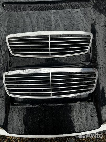 Решетка капота mercedes 211
