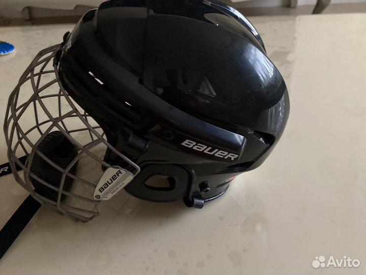 Новый хокейный шлем Bauer 2100