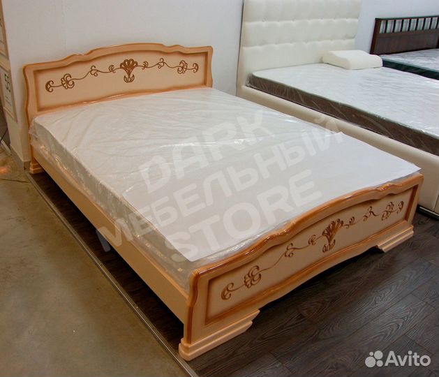 Кровать массив