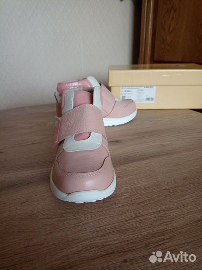 Ботинки для девочки новые