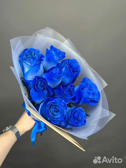 Свежий букет из 9 синих роз