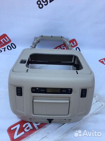 Nissan Patrol Y62 Подлокотник