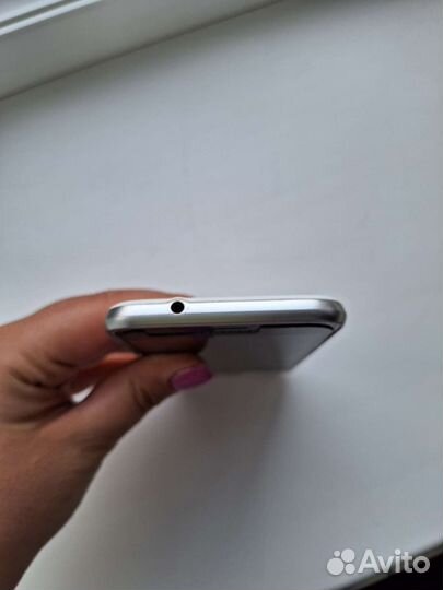 Телефон Samsung galaxy J1 (2016)