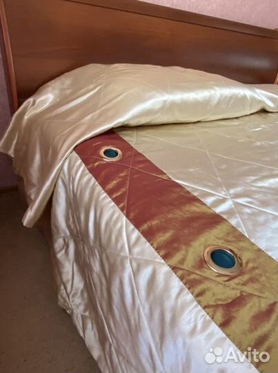 Покрывало атласное на кровать 1,6х2,0 м