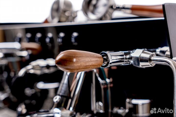 Профессиональная рожковая кофемашина Estremo East