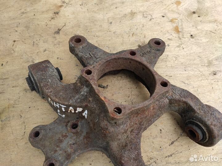 Кулак задний левый на Opel Antara Captiva