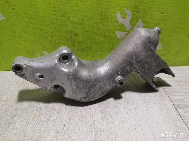 Кронштейн двигателя правый Пежо 206