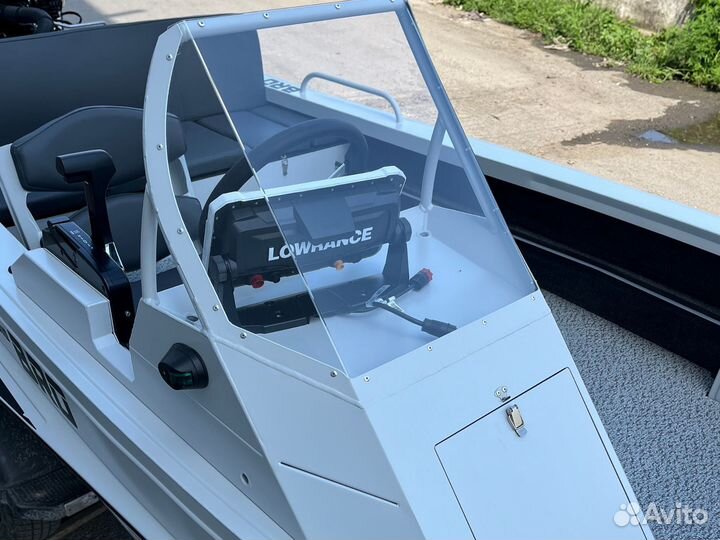 Лодка BRO S 4.2 консольная