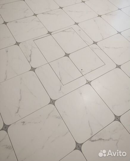 Люк невидимка в подвал с амортизаторами