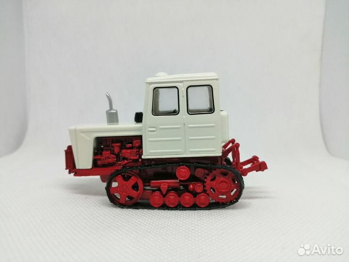 Модель Гусеничный трактор «Т-54В»
