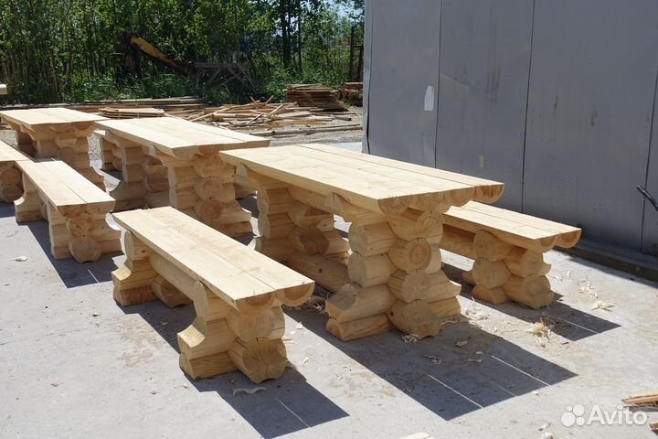 Сруб стола с лавками из бревна на дачу