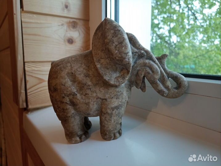 Слоник из камня скульптура