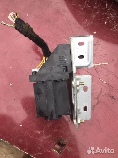 Реле противотуманных фар 8D0907701B