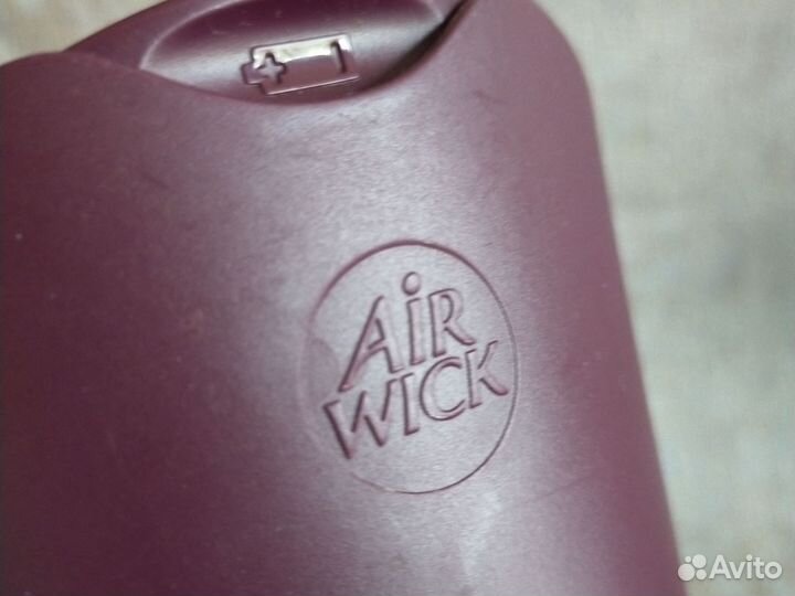 Автоматический освежитель воздуха Air Wick