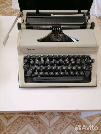 Печатная пишущая машинка