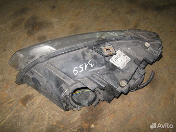 Фара правая Audi A4 B7