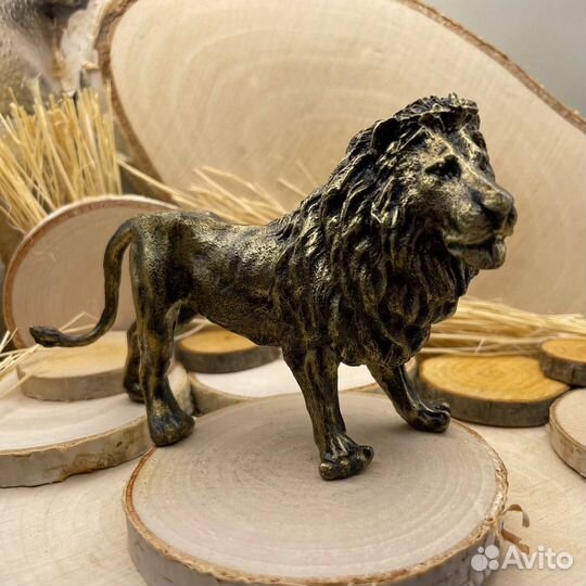 Бронзовая статуэтка Лев