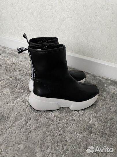 Ботинки для девочки 33-34р