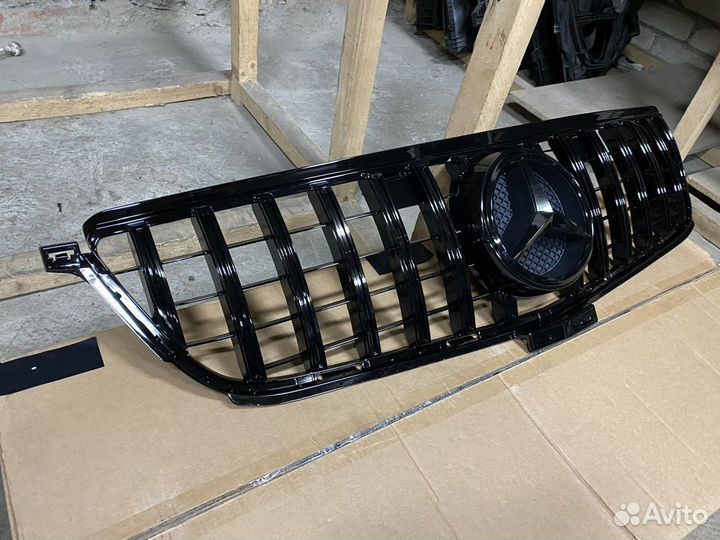 Решетка радиатора Mercedes ML 166 GT Black Черный