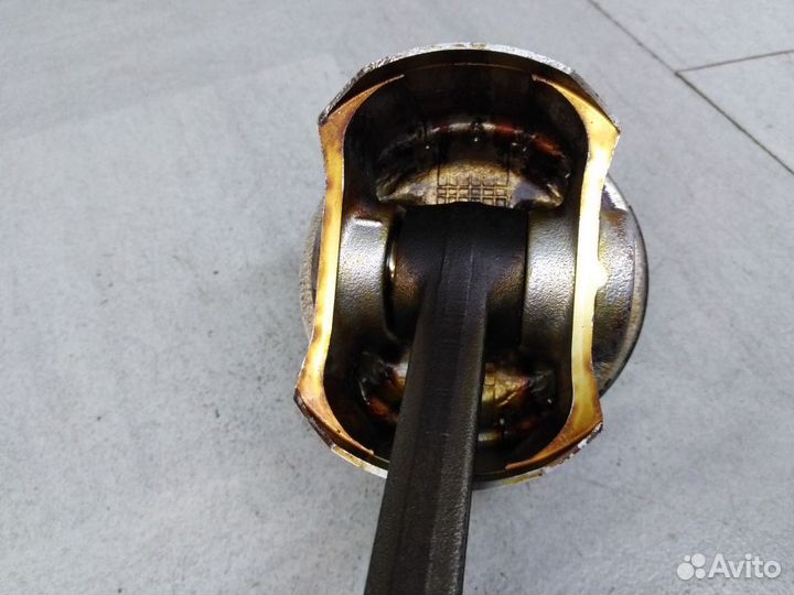 Поршень с шатуном