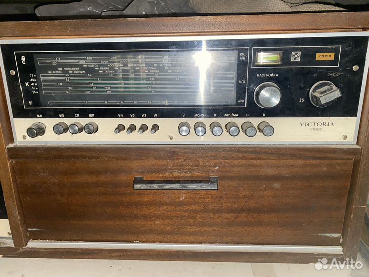 Радиола Victoria
