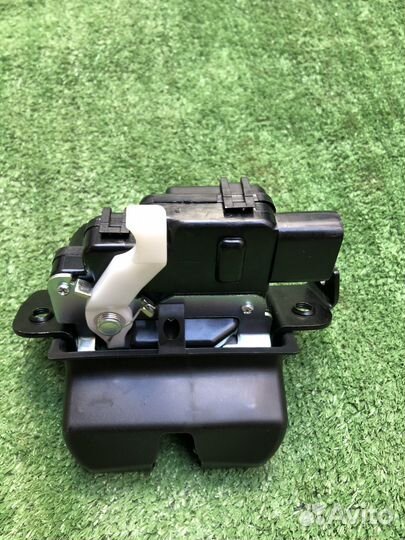 Замок крышки багажника sorento UM optima