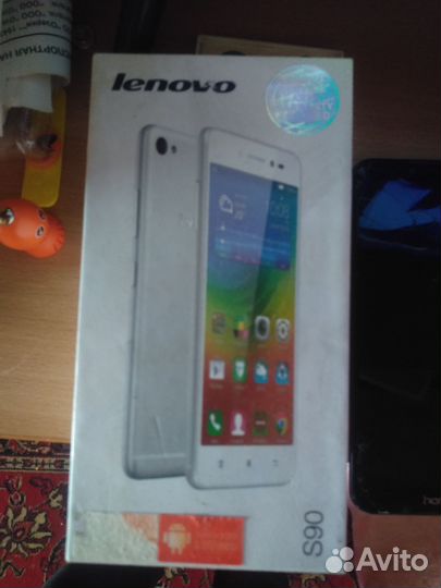 Телефон LenovoS90