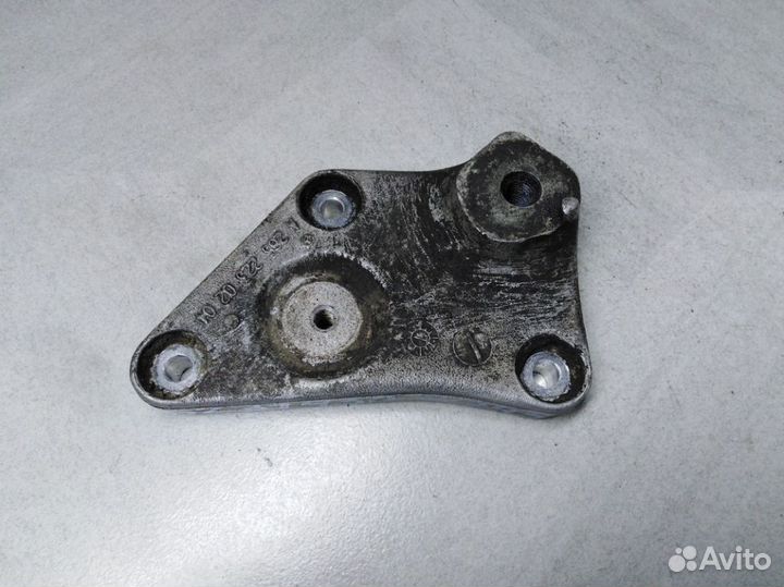 Кронштейн двигателя