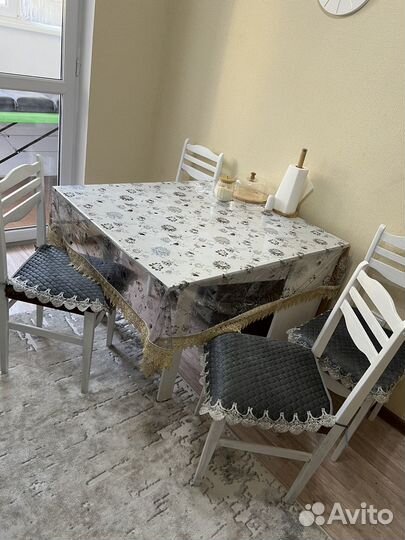 Кухонный стол и стулья