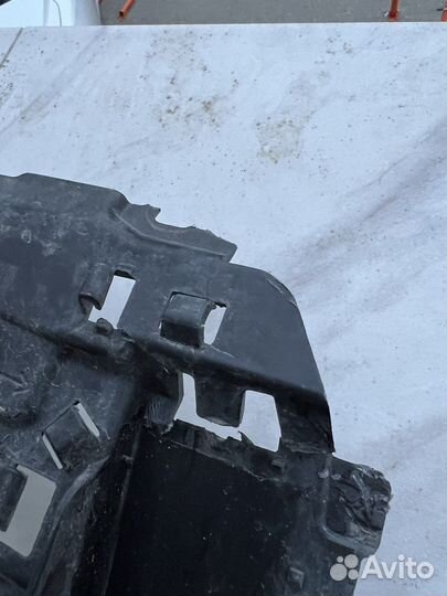 Кронштейн заднего бампера нижний 51127400674