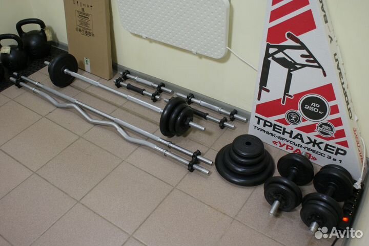 Гантели, штанги для занятий спортом