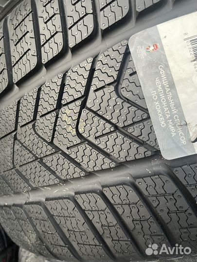 Pirelli Scorpion Winter RFT 275/40 R21 и 315/35 R21 V