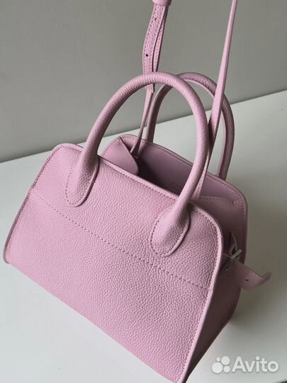 Кожаная сумка розового цвета в стиле The Row