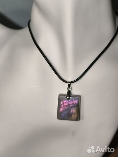 Кулон с натуральным лабрадоритом. Русалочий камень