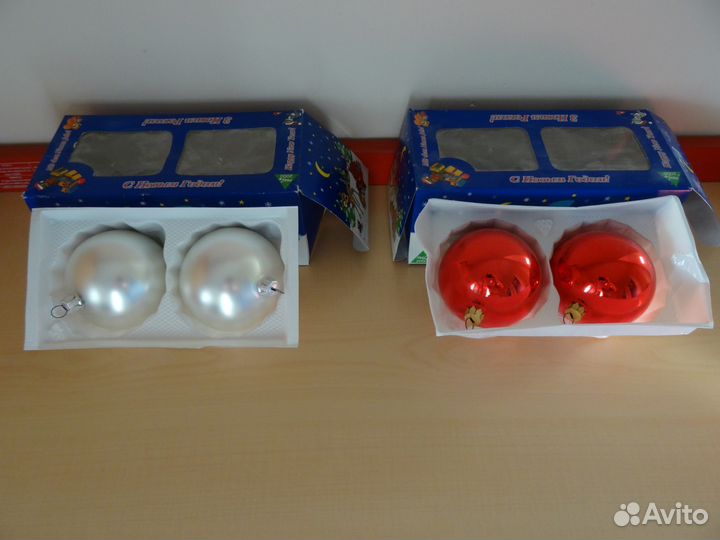 Игрушки на елку, коробки для подарков, подушка