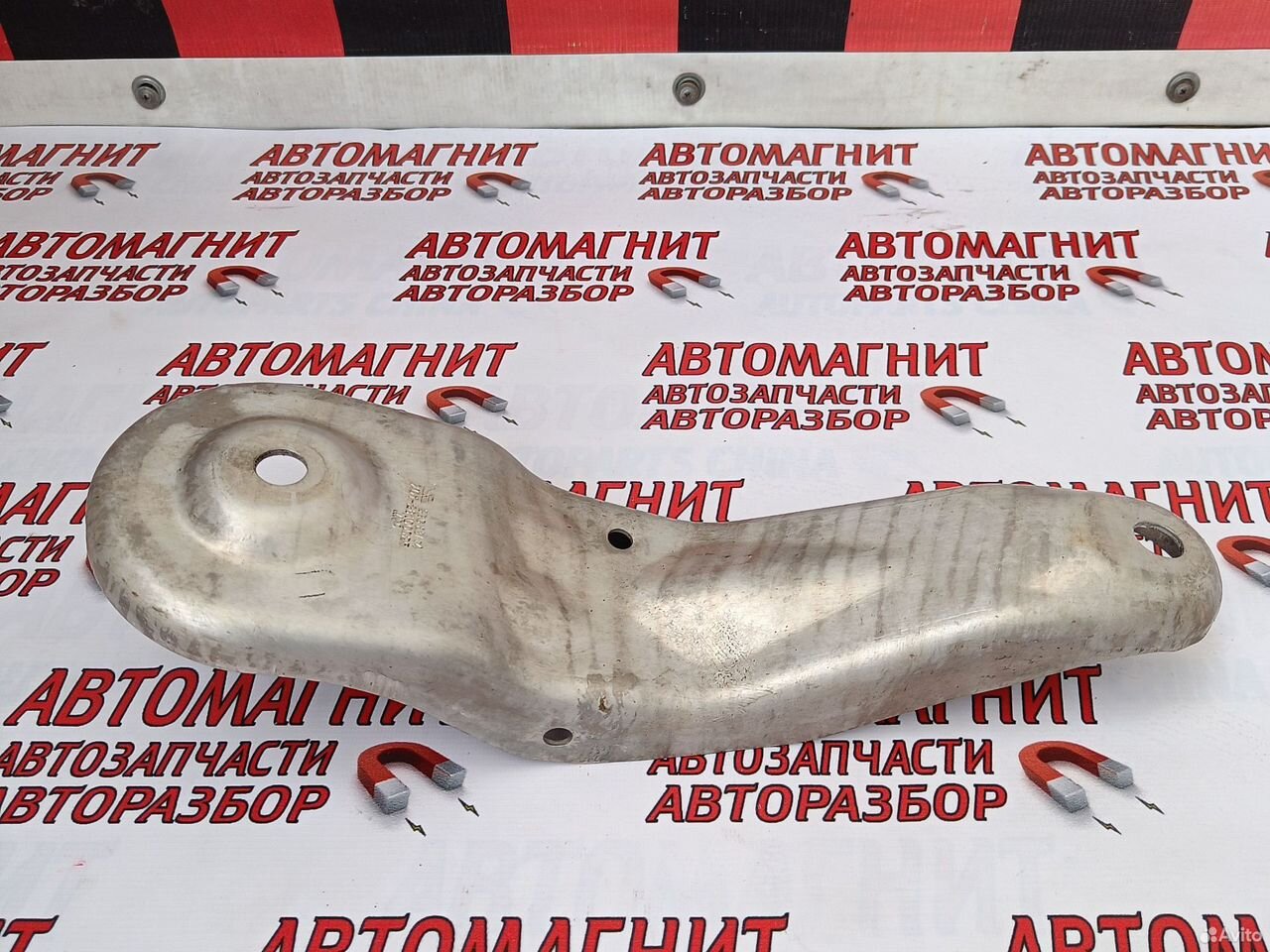 Кронштейн балки задний правый Lixiang L9