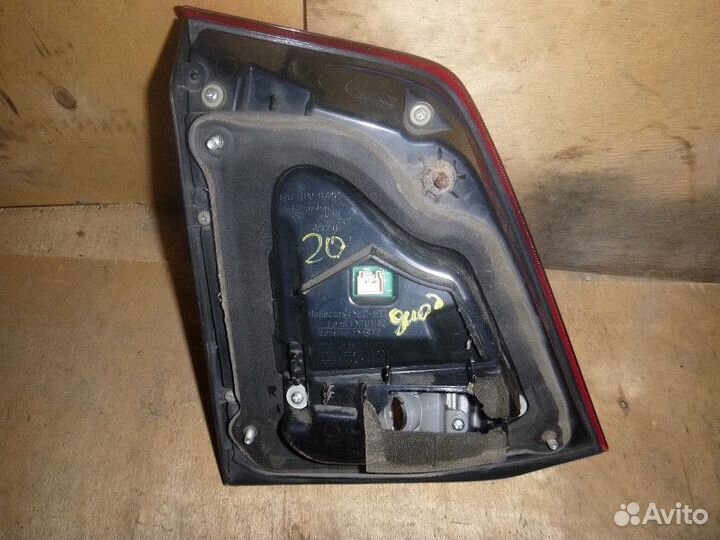 Фонарь задний внутренний правый toyota land cruise