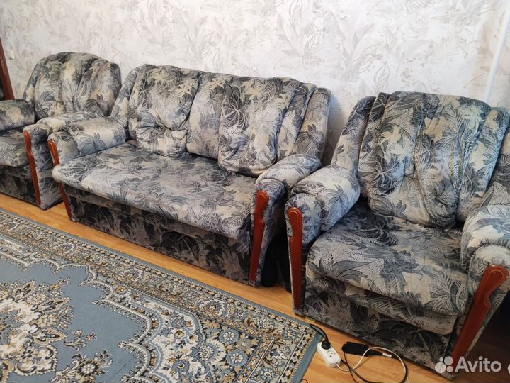 Диван и два кресла