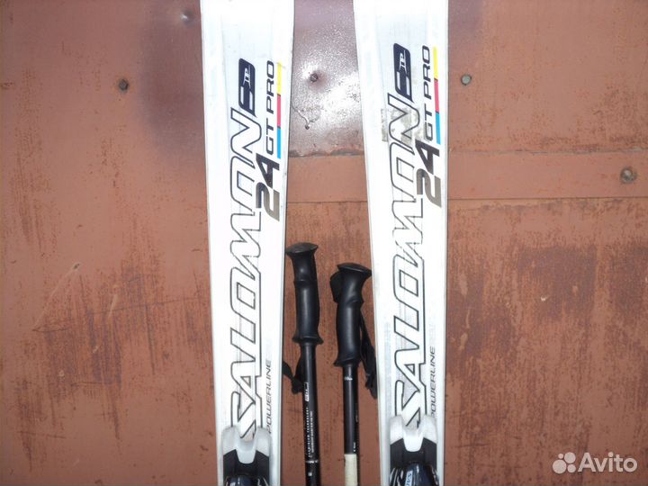 Горнолыжные лыжи salomon ботинки atomic и палки