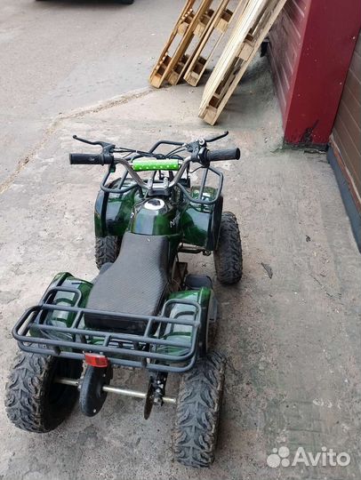Детский квадроцикл на аккумуляторе