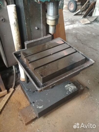 Вертикально-сверлильный станок 2Н135